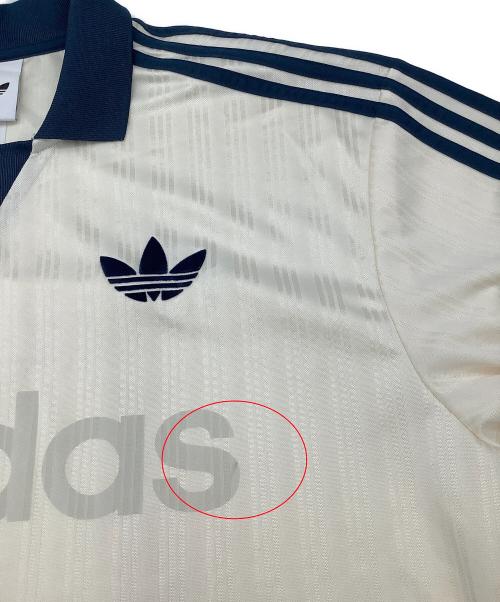 adidas（アディダス）adidas (アディダス) 半袖Tシャツ 襟付きゴーリートップ ホワイト×ブルー サイズ:J Lの古着・服飾アイテム