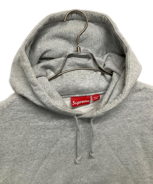 SUPREME（シュプリーム）SUPREME (シュプリーム) Supreme Satin Applique Hooded グレー サイズ:Lの古着・服飾アイテム