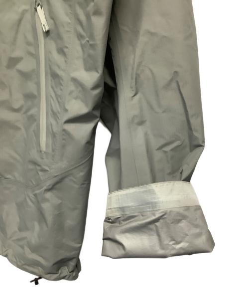 ARC'TERYX（アークテリクス）ARC'TERYX (アークテリクス) マウンテンパーカー グレー サイズ:Lの古着・服飾アイテム