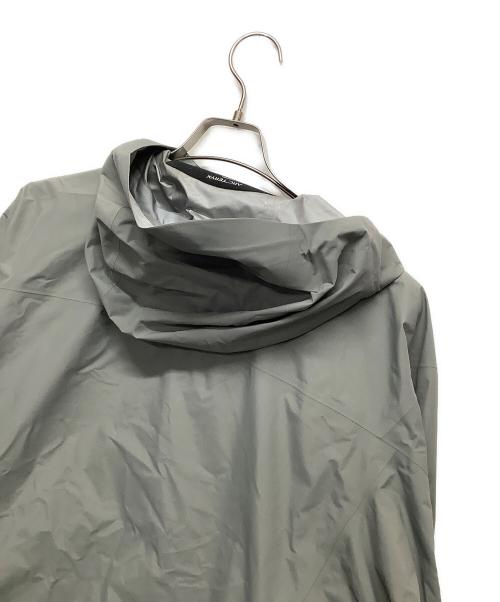 ARC'TERYX（アークテリクス）ARC'TERYX (アークテリクス) マウンテンパーカー グレー サイズ:Lの古着・服飾アイテム