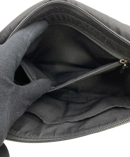 ear PAPILLONNER（イアパピヨネ）ear PAPILLONNER (イアパピヨネ) バッグ ワイドテープショルダーバッグ ブラックの古着・服飾アイテム