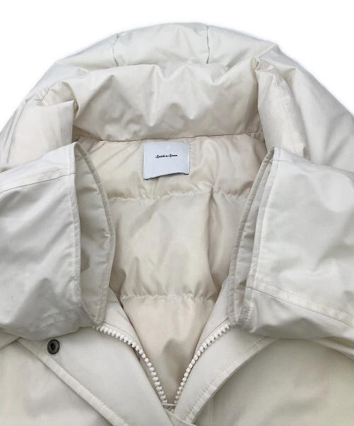 Spick and Span（スピックアンドスパン）Spick and Span (スピックアンドスパン) ダウンジャケット 撥水フーデッドダウンハーフコート アイボリー サイズ:38の古着・服飾アイテム