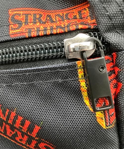 JANSPORT（ジャンスポーツ）JANSPORT (ジャンスポーツ) STRANGER THINGS (ストレンジャーシングス) バックパック BIG STUDENT ST LOGO ブラックの古着・服飾アイテム