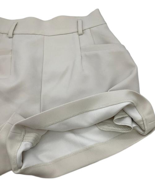 Lily Brown（リリーブラウン）Lily Brown (リリーブラウン) パンツ ベルトセットショートパンツ ホワイトの古着・服飾アイテム