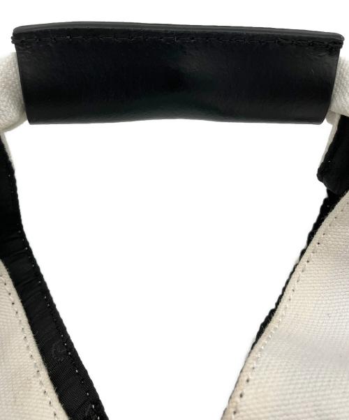 MM6 Maison Margiela（エムエムシックスメゾンマルジェラ）MM6 Maison Margiela (エムエムシックスメゾンマルジェラ) ハンドバッグ ホワイト×ブラックの古着・服飾アイテム