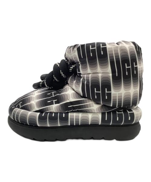 UGG（アグ）UGG (アグ) ブーツ Classic Maxi Wavelength Short ブラック×ホワイト サイズ:JAPAN 24の古着・服飾アイテム