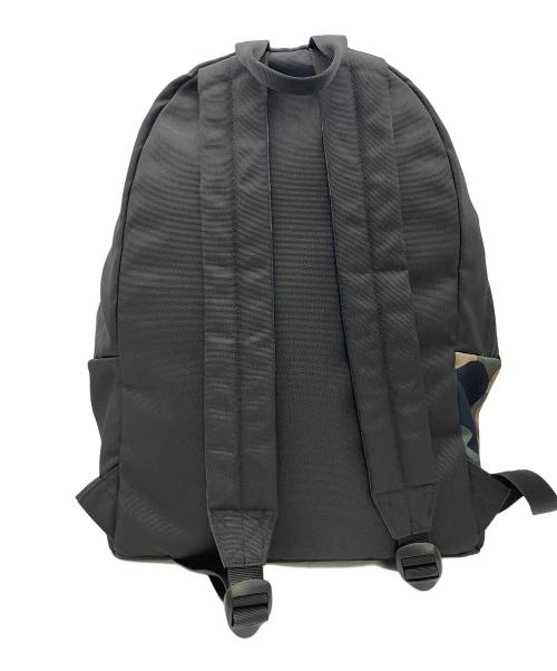 BAPE BY A BATHING APE（ベイプバイアベイシングエイプ）BAPE BY A BATHING APE (ベイプバイアベイシングエイプ) リュック 1ST CAMO SHARK DAY PACKの古着・服飾アイテム