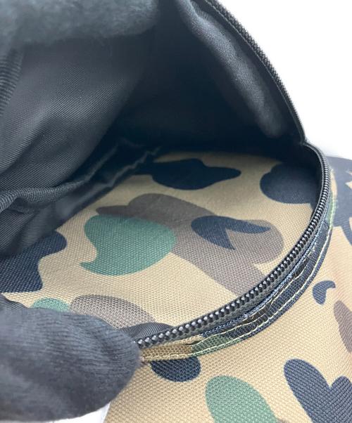 BAPE BY A BATHING APE（ベイプバイアベイシングエイプ）BAPE BY A BATHING APE (ベイプバイアベイシングエイプ) リュック 1ST CAMO SHARK DAY PACKの古着・服飾アイテム