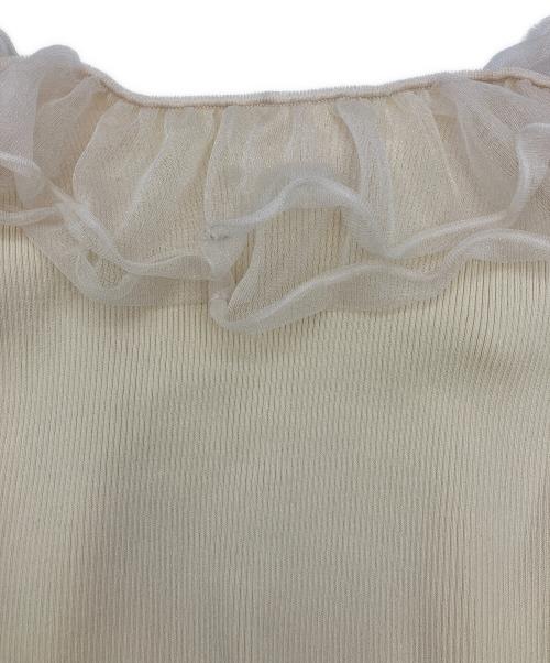 FRAY ID（フレイ アイディー）FRAY ID (フレイ アイディー) ラッフルオフショルニット アイボリー サイズ:FREEの古着・服飾アイテム