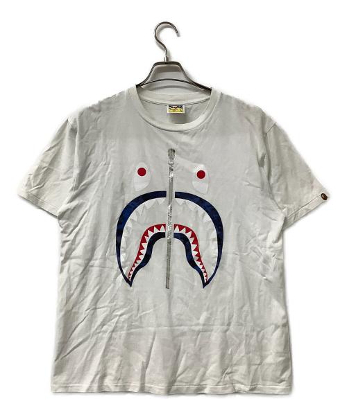 A BATHING APE（アベイシングエイプ）A BATHING APE (アベイシングエイプ) 半袖カットソー SHARK TEE ホワイト サイズ:Lの古着・服飾アイテム