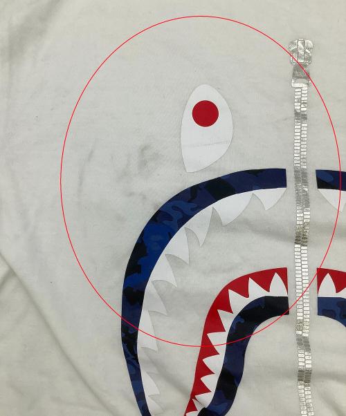 A BATHING APE（アベイシングエイプ）A BATHING APE (アベイシングエイプ) 半袖カットソー SHARK TEE ホワイト サイズ:Lの古着・服飾アイテム