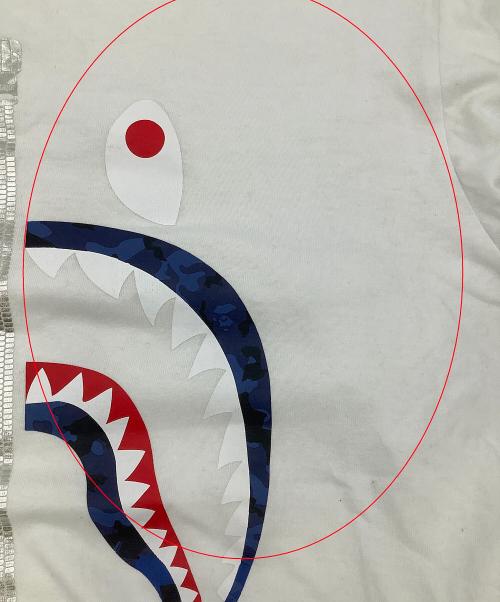 A BATHING APE（アベイシングエイプ）A BATHING APE (アベイシングエイプ) 半袖カットソー SHARK TEE ホワイト サイズ:Lの古着・服飾アイテム