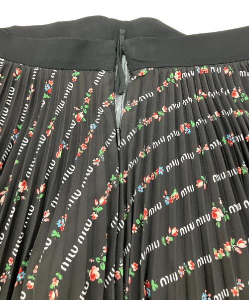 MIU MIU（ミュウミュウ）MIU MIU (ミュウミュウ) プリーツスカート　花柄 ブラック サイズ:Sの古着・服飾アイテム