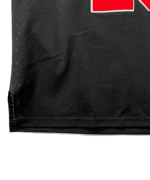 MITCHELL & NESS（ミッチェルアンドネス）MITCHELL & NESS (ミッチェルアンドネス) ノースリーブカットソー ブラック×レッド サイズ:不明の古着・服飾アイテム