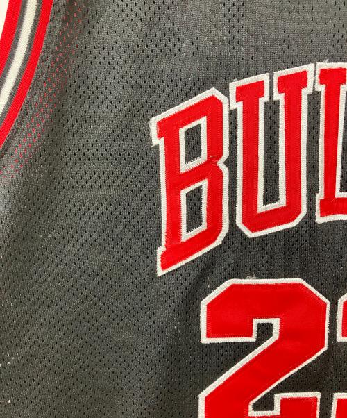 MITCHELL & NESS（ミッチェルアンドネス）MITCHELL & NESS (ミッチェルアンドネス) ノースリーブカットソー ブラック×レッド サイズ:不明の古着・服飾アイテム