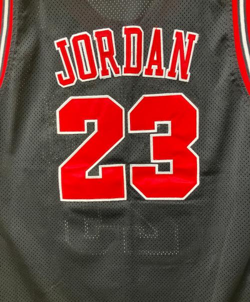 MITCHELL & NESS（ミッチェルアンドネス）MITCHELL & NESS (ミッチェルアンドネス) ノースリーブカットソー ブラック×レッド サイズ:不明の古着・服飾アイテム