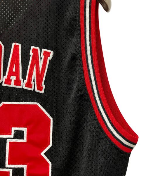 MITCHELL & NESS（ミッチェルアンドネス）MITCHELL & NESS (ミッチェルアンドネス) ノースリーブカットソー ブラック×レッド サイズ:不明の古着・服飾アイテム