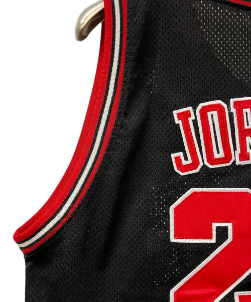 MITCHELL & NESS（ミッチェルアンドネス）MITCHELL & NESS (ミッチェルアンドネス) ノースリーブカットソー ブラック×レッド サイズ:不明の古着・服飾アイテム