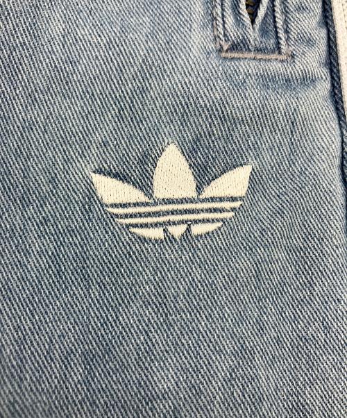 adidas（アディダス）adidas (アディダス) デニムパンツ　ファイヤーバード トラックパンツ スカイブルー サイズ:Mの古着・服飾アイテム