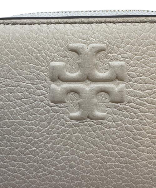 TORY BURCH（トリーバーチ）TORY BURCH (トリーバーチ) TORY BURCH　2つ折り財布 アイボリーの古着・服飾アイテム