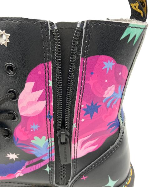 Dr.Martens（ドクターマーチン）Dr.Martens (ドクターマーチン) LOVEIS WISE (ライブイズ・ワイズ) ショートブーツ　JADON for PRIDE ブラック サイズ:SIZE 26cmの古着・服飾アイテム
