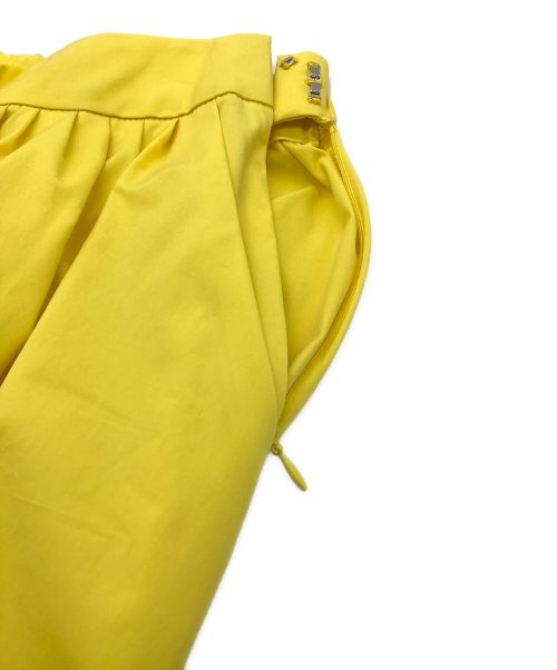 MUVEIL（ミュベール）MUVEIL (ミュベール) タイプライタータックボリュームパンツ イエロー サイズ:38 未使用品の古着・服飾アイテム