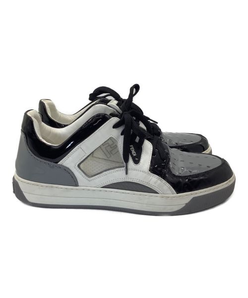 FENDI（フェンディ）FENDI (フェンディ) スニーカー ブラック×ホワイト サイズ:25の古着・服飾アイテム
