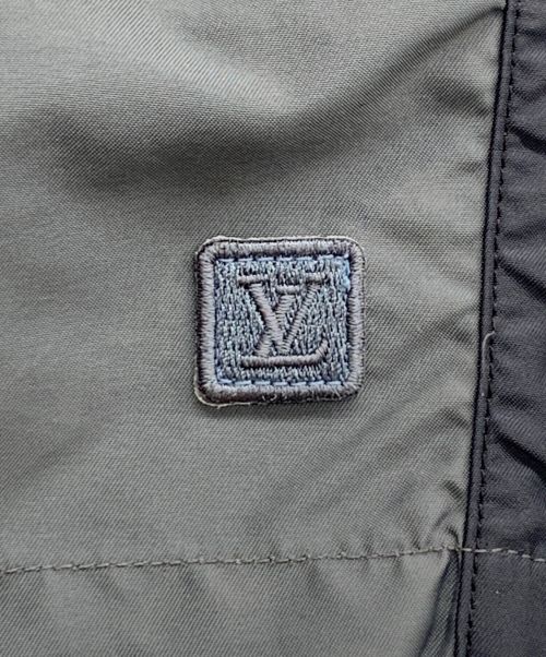LOUIS VUITTON（ルイ ヴィトン）LOUIS VUITTON (ルイ ヴィトン) ロゴワッペン スイムショーツ グレー×ブラック サイズ:Mの古着・服飾アイテム