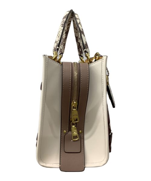 COACH（コーチ）COACH (コーチ) ローグ 25 カラーブロック ウィズ ティー ローズ アンド スネークスキン ディテール ベージュの古着・服飾アイテム