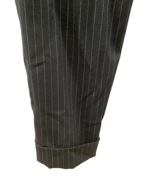 1piu1uguale3（ウノピュウノウグァーレトレ）1piu1uguale3 (ウノピュウノウグァーレトレ) ストライプスラックスパンツ ブラック サイズ:4の古着・服飾アイテム