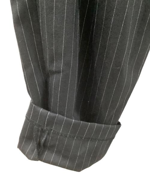 1piu1uguale3（ウノピュウノウグァーレトレ）1piu1uguale3 (ウノピュウノウグァーレトレ) ストライプスラックスパンツ ブラック サイズ:4の古着・服飾アイテム