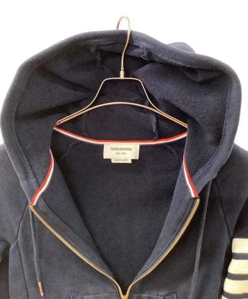 Thom Browne（トムブラウン）Thom Browne (トムブラウン) 4BAR グラフィックフーディ ネイビーの古着・服飾アイテム