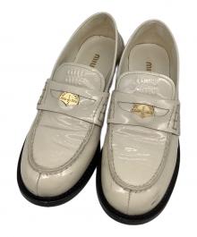 MIU MIU（ミュウミュウ）の古着「ペニーローファー」｜ベージュ