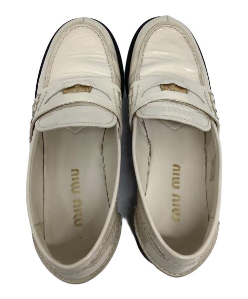 MIU MIU（ミュウミュウ）MIU MIU (ミュウミュウ) ペニーローファー ベージュ サイズ:361/2の古着・服飾アイテム