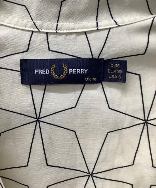 FRED PERRY（フレッドペリー）FRED PERRY (フレッドペリー) Geometric Print Shirt Dress ホワイト×ブラック サイズ:USA6の古着・服飾アイテム
