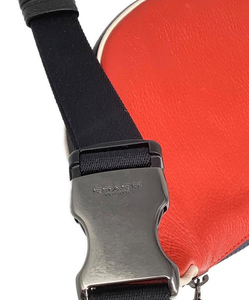 COACH（コーチ）COACH (コーチ) DISNEY (ディズニー) ウエストバッグ レッド×ホワイトの古着・服飾アイテム