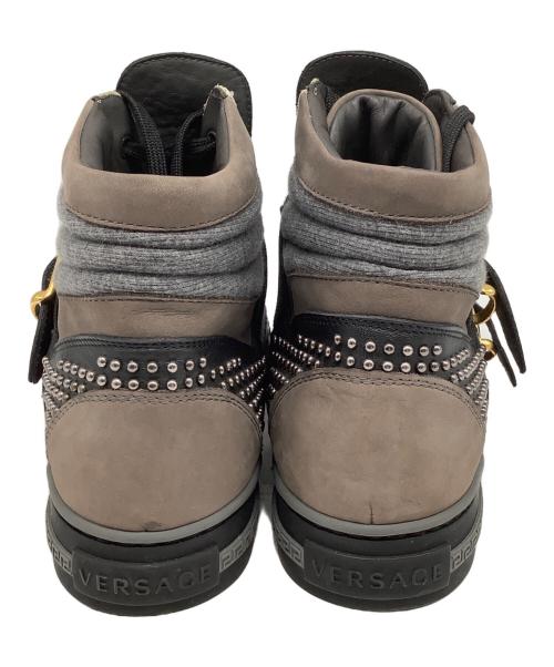 VERSACE（ヴェルサーチェ）VERSACE (ヴェルサーチェ) ハイカットスニーカー ブラウン×グレー サイズ:39の古着・服飾アイテム