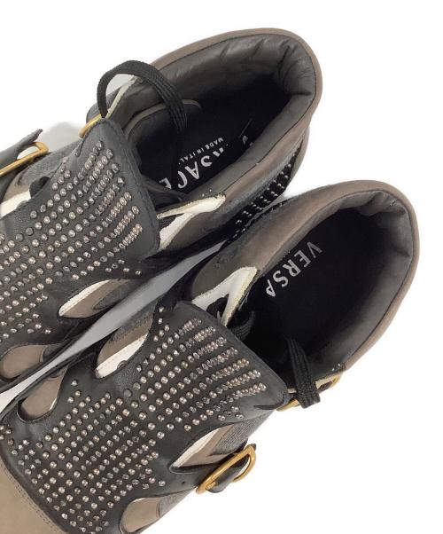 VERSACE（ヴェルサーチェ）VERSACE (ヴェルサーチェ) ハイカットスニーカー ブラウン×グレー サイズ:39の古着・服飾アイテム