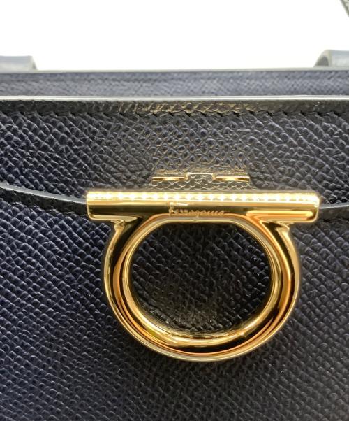 Salvatore Ferragamo（サルヴァトーレ フェラガモ）Salvatore Ferragamo (サルヴァトーレ フェラガモ) GANCINI ネイビーの古着・服飾アイテム