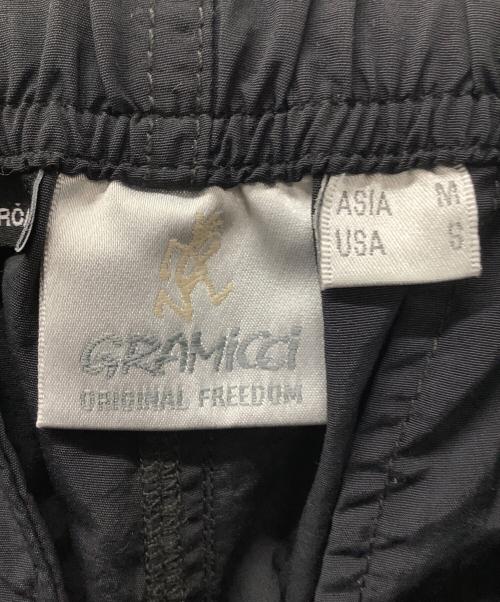 GRAMICCI（グラミチ）GRAMICCI (グラミチ) LOWERCASE (ロウワーケース) ナイロントラックパンツ ブラック サイズ:ASIA Mの古着・服飾アイテム