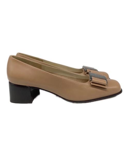Salvatore Ferragamo（サルヴァトーレ フェラガモ）Salvatore Ferragamo (サルヴァトーレ フェラガモ) パンプス ベージュ サイズ:6の古着・服飾アイテム