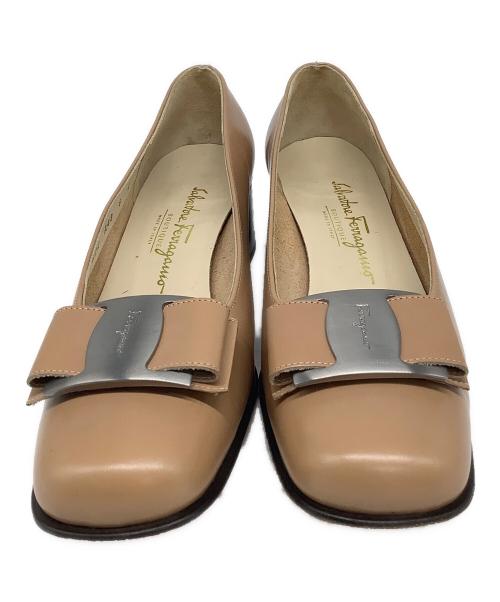 Salvatore Ferragamo（サルヴァトーレ フェラガモ）Salvatore Ferragamo (サルヴァトーレ フェラガモ) パンプス ベージュ サイズ:6の古着・服飾アイテム