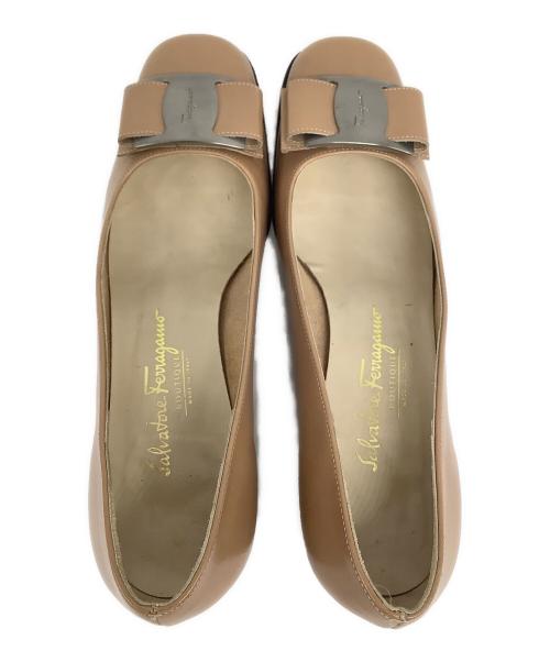 Salvatore Ferragamo（サルヴァトーレ フェラガモ）Salvatore Ferragamo (サルヴァトーレ フェラガモ) パンプス ベージュ サイズ:6の古着・服飾アイテム