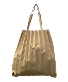 ISSEY MIYAKE me（イッセイ ミヤケ ミー）の古着「TRUNK PLEATS BAG」｜ベージュ