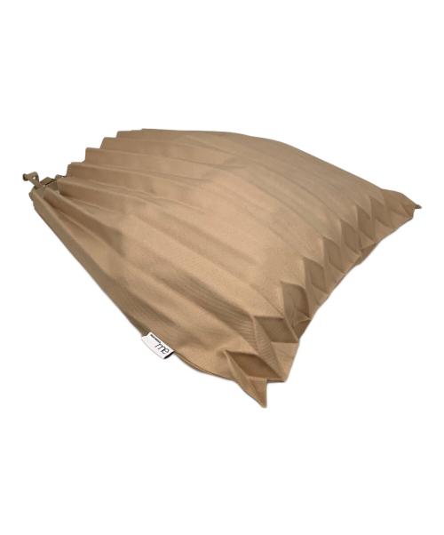 ISSEY MIYAKE me（イッセイ ミヤケ ミー）ISSEY MIYAKE me (イッセイ ミヤケ ミー) TRUNK PLEATS BAG ベージュの古着・服飾アイテム