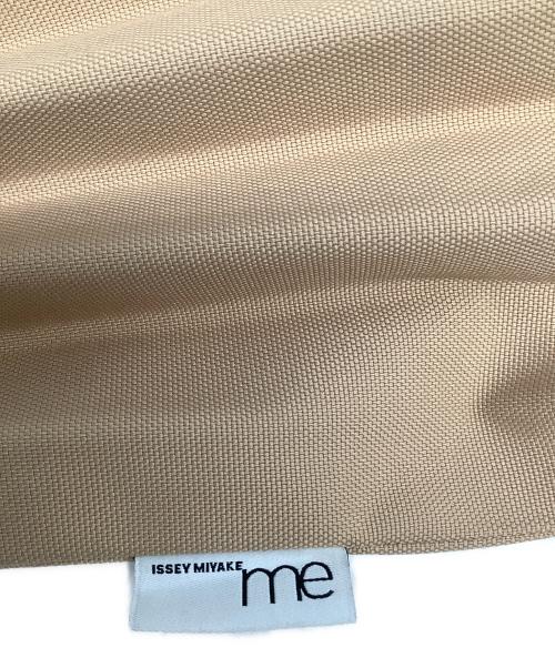 ISSEY MIYAKE me（イッセイ ミヤケ ミー）ISSEY MIYAKE me (イッセイ ミヤケ ミー) TRUNK PLEATS BAG ベージュの古着・服飾アイテム