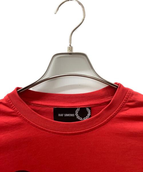 FRED PERRY（フレッドペリー）FRED PERRY (フレッドペリー) RAF SIMONS (ラフシモンズ) 長袖カットソー レッド サイズ:Sの古着・服飾アイテム
