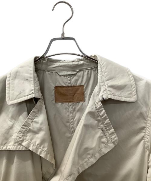 Salvatore Ferragamo（サルヴァトーレ フェラガモ）Salvatore Ferragamo (サルヴァトーレ フェラガモ) トレンチコート ベージュ サイズ:48の古着・服飾アイテム