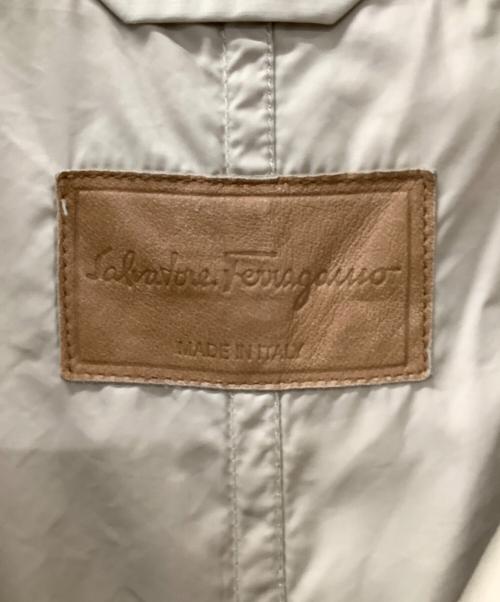 Salvatore Ferragamo（サルヴァトーレ フェラガモ）Salvatore Ferragamo (サルヴァトーレ フェラガモ) トレンチコート ベージュ サイズ:48の古着・服飾アイテム