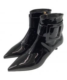 Roger Vivier（ロジェ ヴィヴィエ）の古着「エナメルバックルショートブーツ」｜ブラック